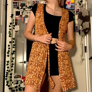 Universal Threads orange patterned sleeveless shawl🍊